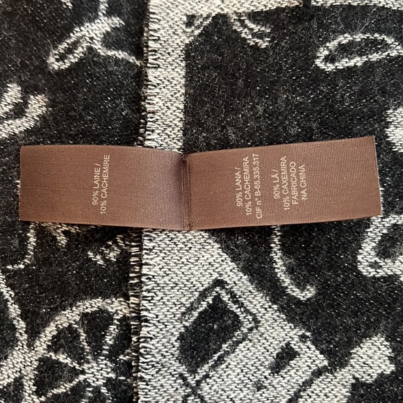 Coach Scarf - Picture 5 of 6